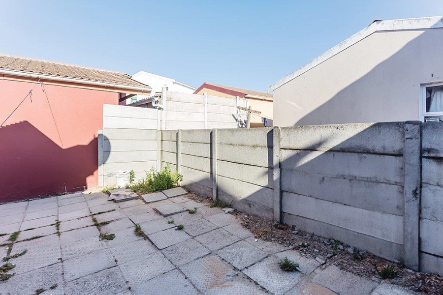 2 Bedroom Property for Sale in Phoenix Western Cape